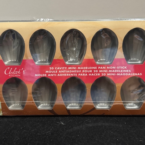 Chloe's 20-Cavity Madeleine Pan 5” x 15” - Picture 3 of 3